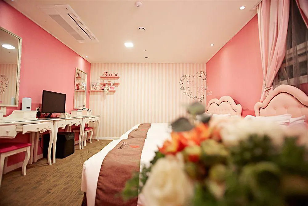 Hotel Skypark Myeongdong 3 Seoul 3*,